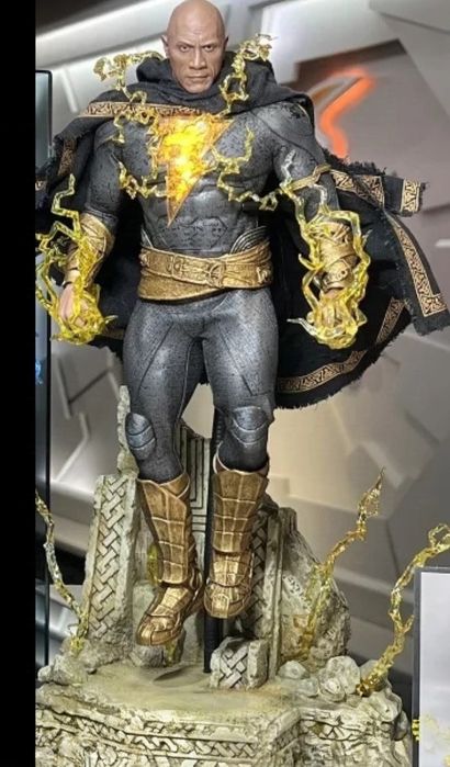 DC Hot Toys DX 31 - Black Adam Golden Armor Deluxe, 1/6 figure - new, sealed with brown box