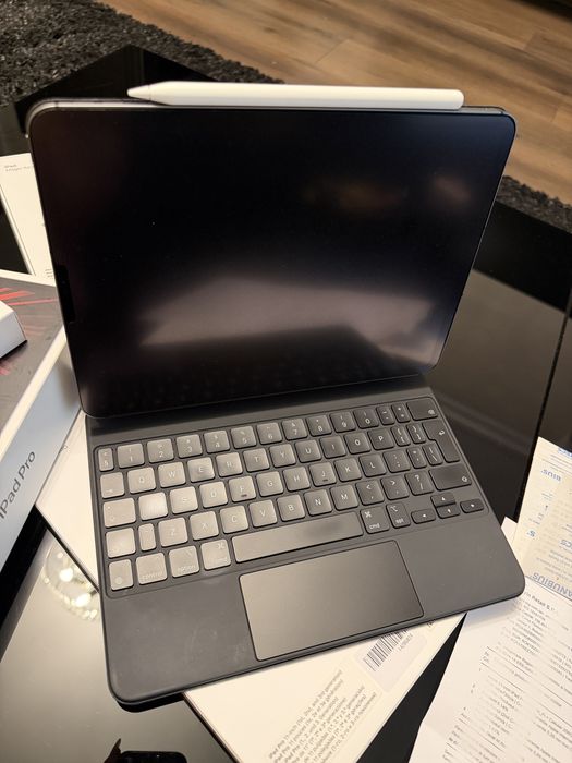 iPad Pro 11" 256 GB, Wi-Fi + Cellular +  Keyboard + Pencil