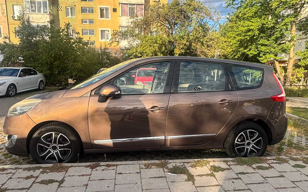 RENAULT Grand Scenic 2012 — imagine 3