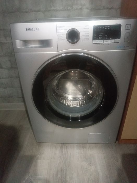 Продам стиральную машину Samsung WW60J4060HS, 6 кг.
