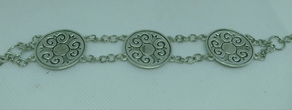 Женский браслет ручной работы.