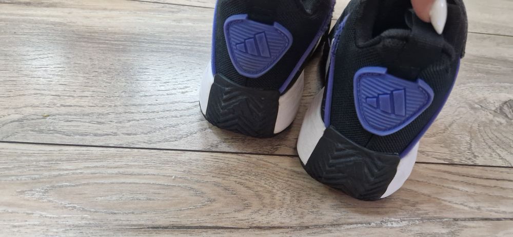 Маратонки Adidas, номер 32/33