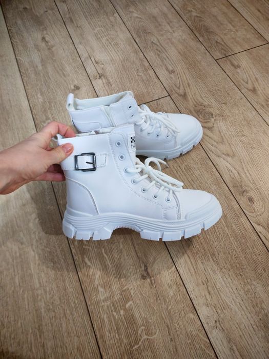 Продам новые ботинки демисезонные