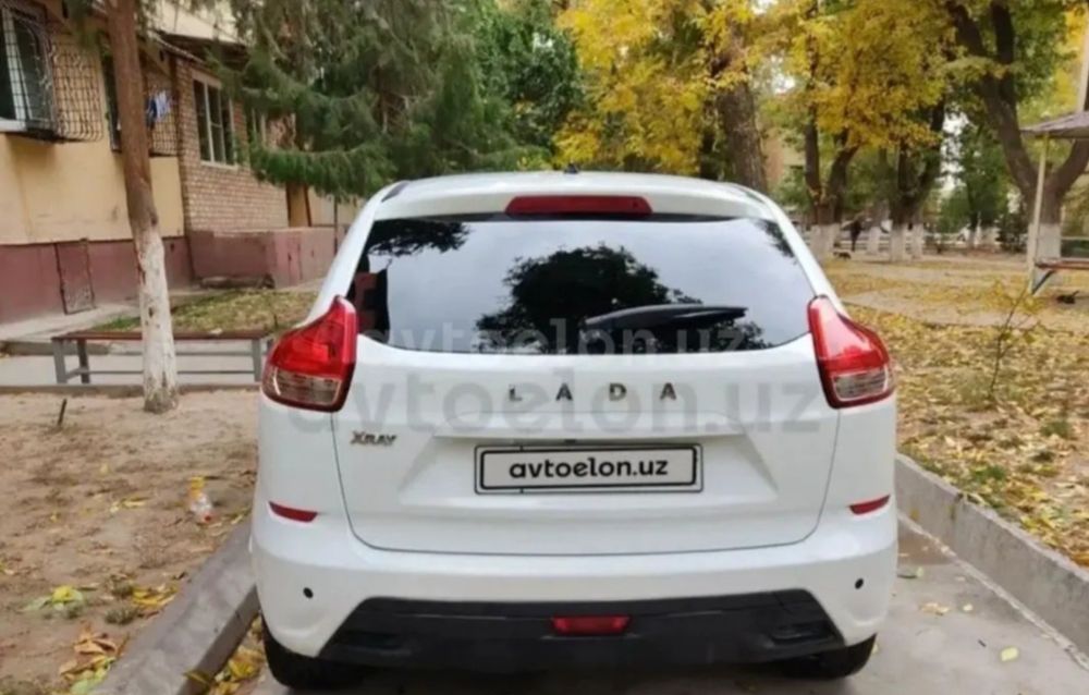 Продаётся кроссовер LADA XRAY 2018 года.