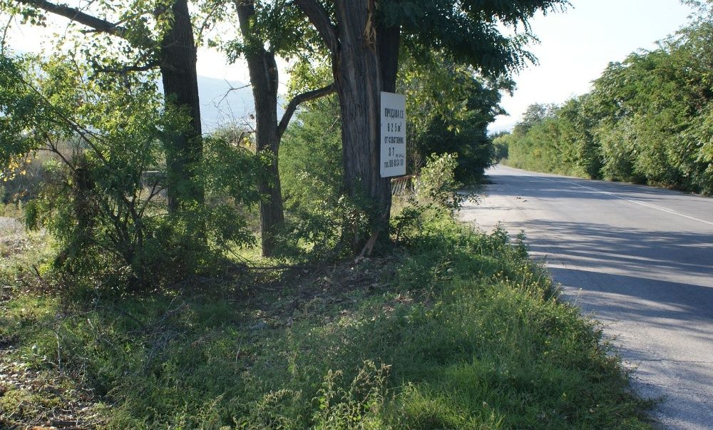 Земеделска земя -37 метра лице на главен път