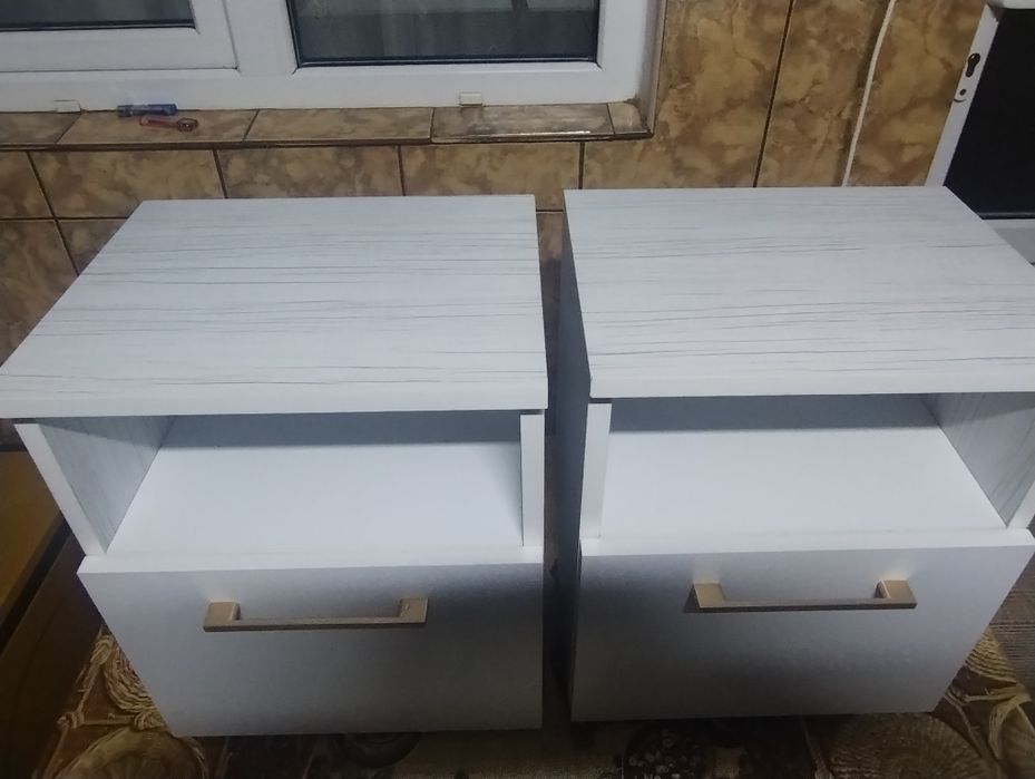 Noptiera de atelier de vânzare