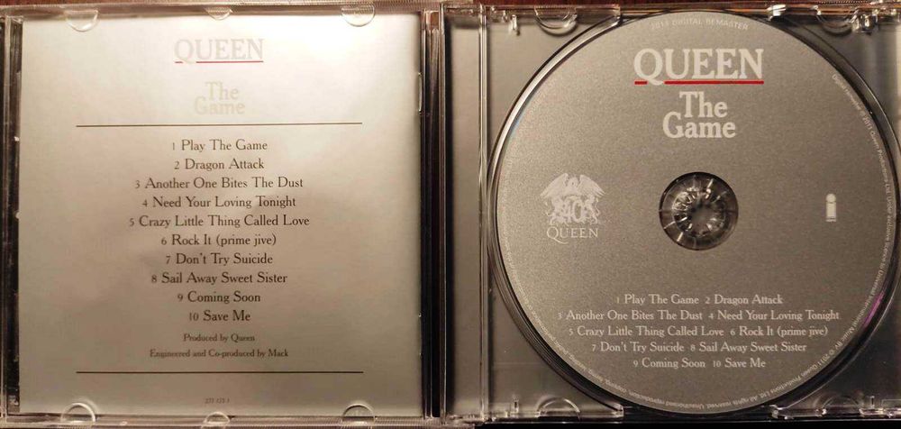 Vand CD-uri  originale cu  Queen