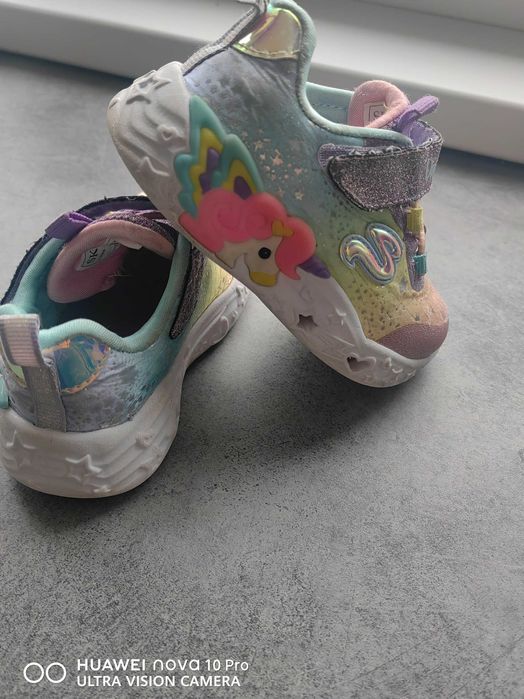 Skechers за момиче 22 номер