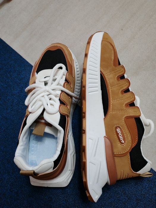 Продам кроссовки новые