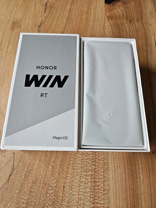 Vând telefon Honor WIN RT Nou