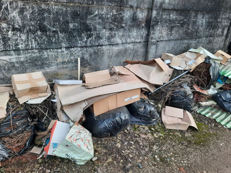 Debarasez ridic saci cu moloz și deseuri