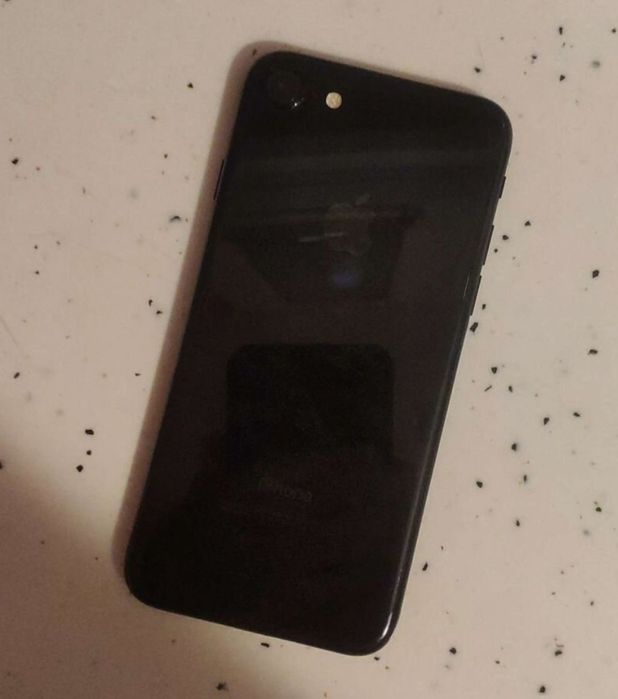 iPhone 7 32GB...
