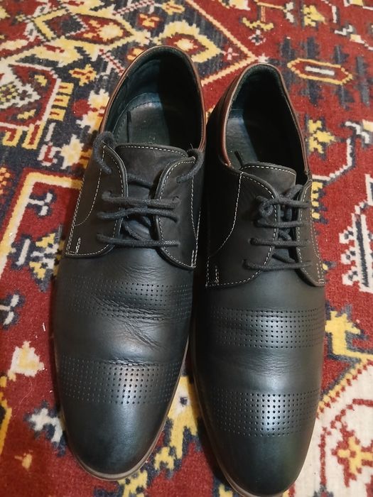 Vând urgent pantofi bărbați din piele naturala mărimea 40