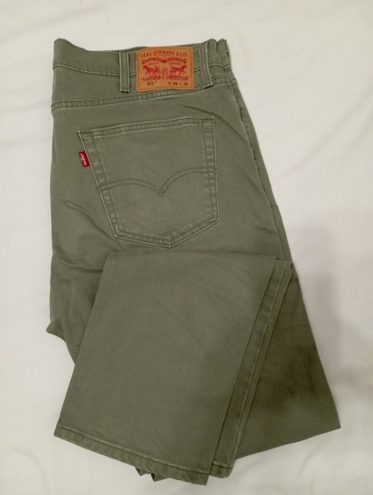 Blugi levis mărimea XL