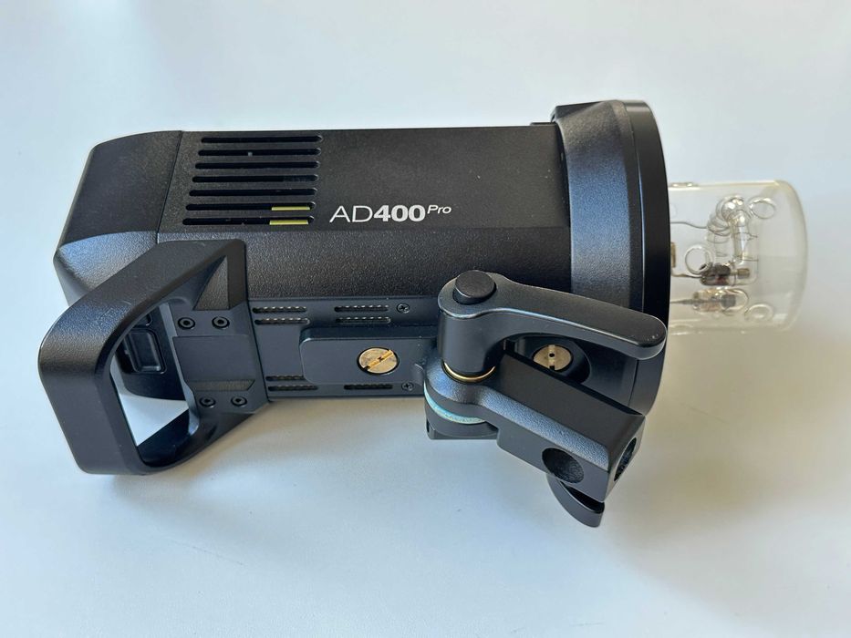 Godox AD400 Pro светкавица