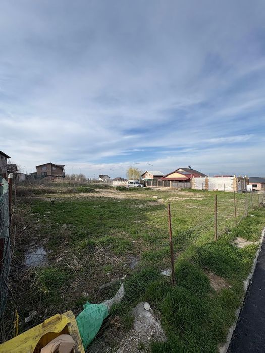 Vand pamant intravilan