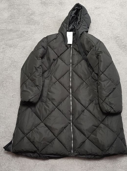 Vând geaca neagra pentru dama.