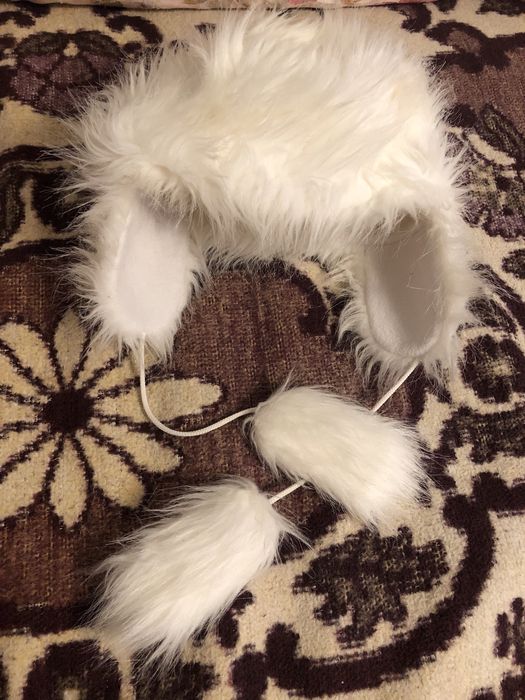 Caciula blana superba