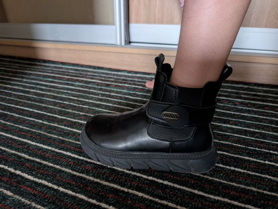 Продам ботинки демисезонные на девочку