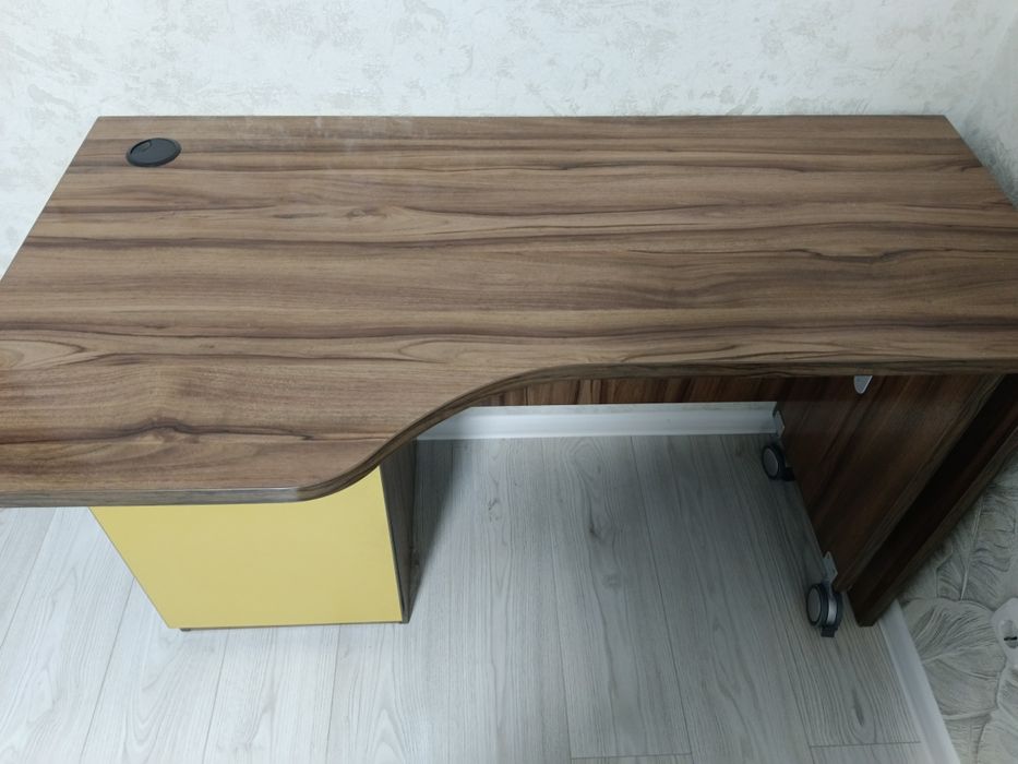 Продам компьютерный стол