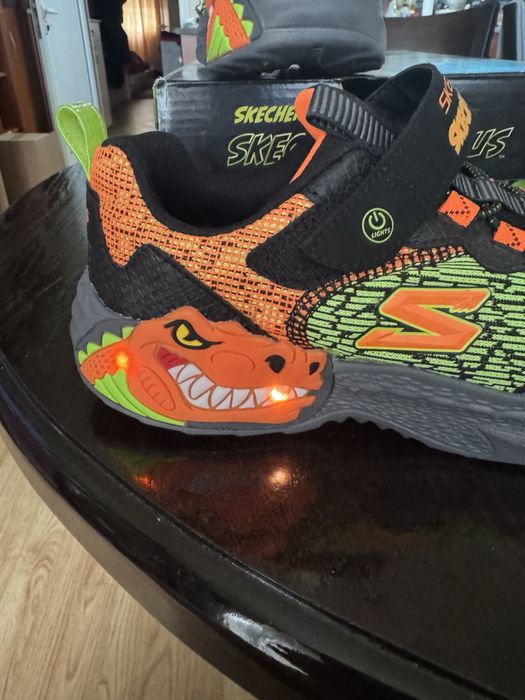 НОВИ!!!Детски Маратонки Skechers Dino lights N 37
