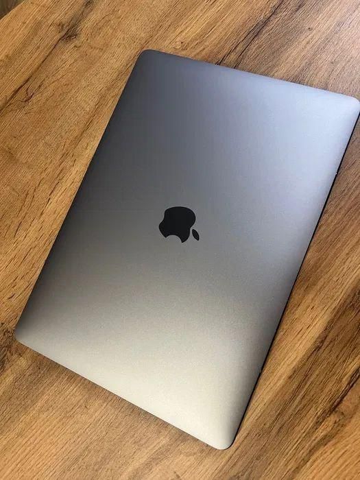 Продам MacBook Pro 13.3" (Intel Core i5 / 8 ГБ / Retina)