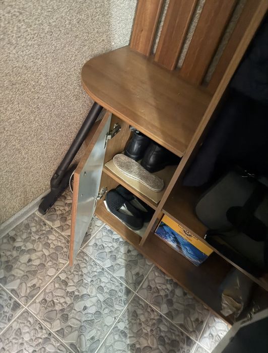 Продам шкаф в прихожую