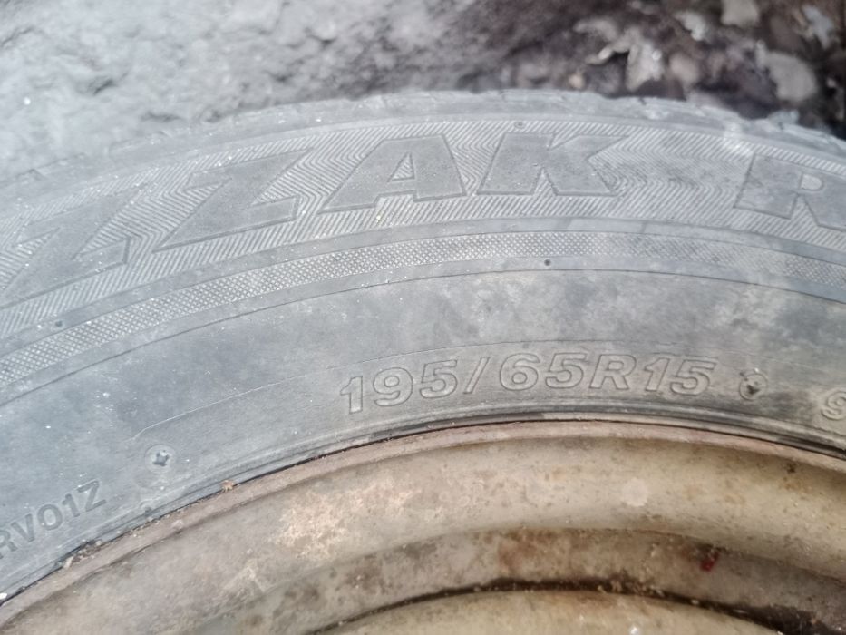 Продам покрышку с диском