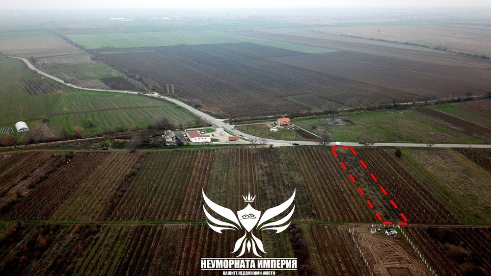 Продавам земя 1086кв.м. на първа линия преди село Козаново