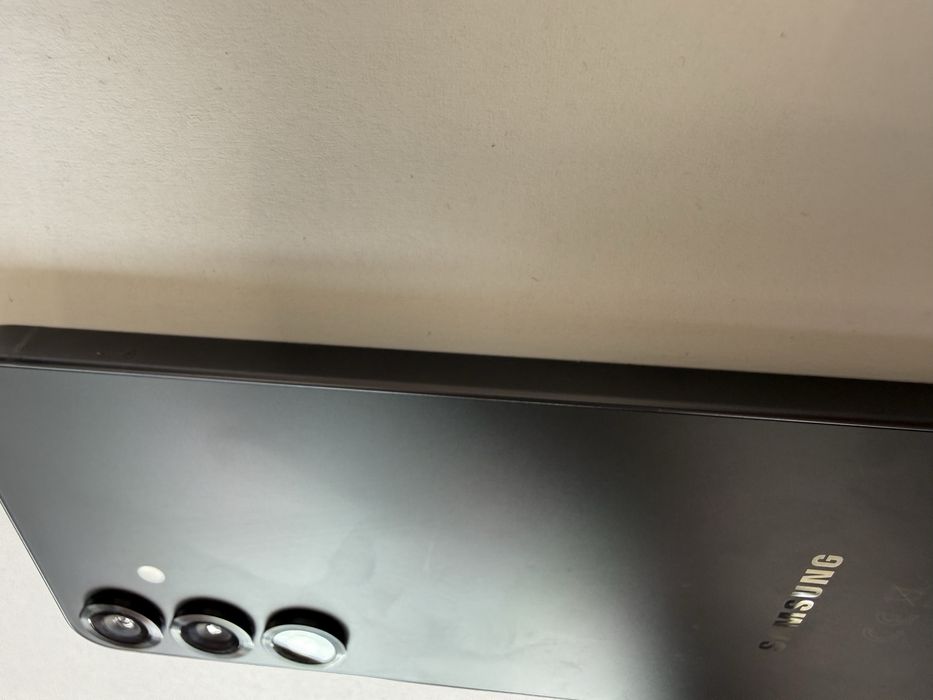 Samsung s25 12/256 gb!Перфектен! 3цикъла батерия!