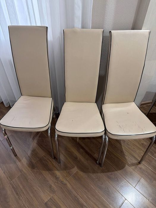 Продается стол со стульями