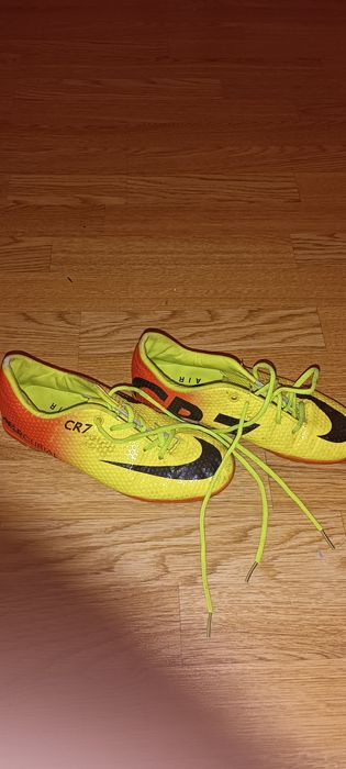 Продам футбол обувь