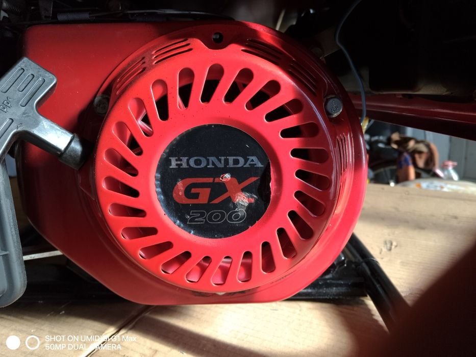 Vând generator de curent honda