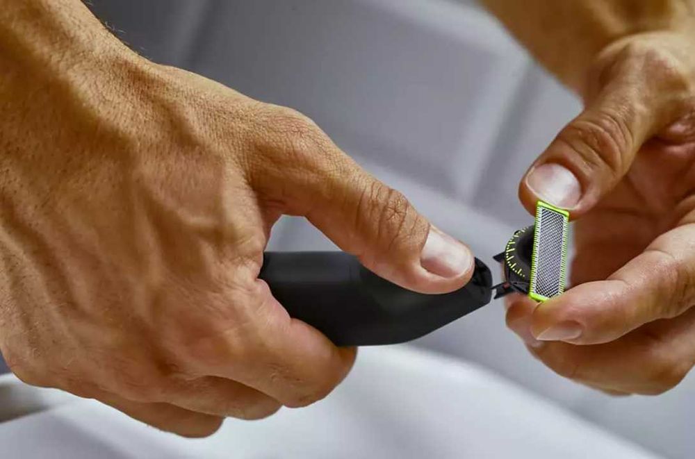 Тример Philips OneBlade Pro QP6551, за брада и тяло