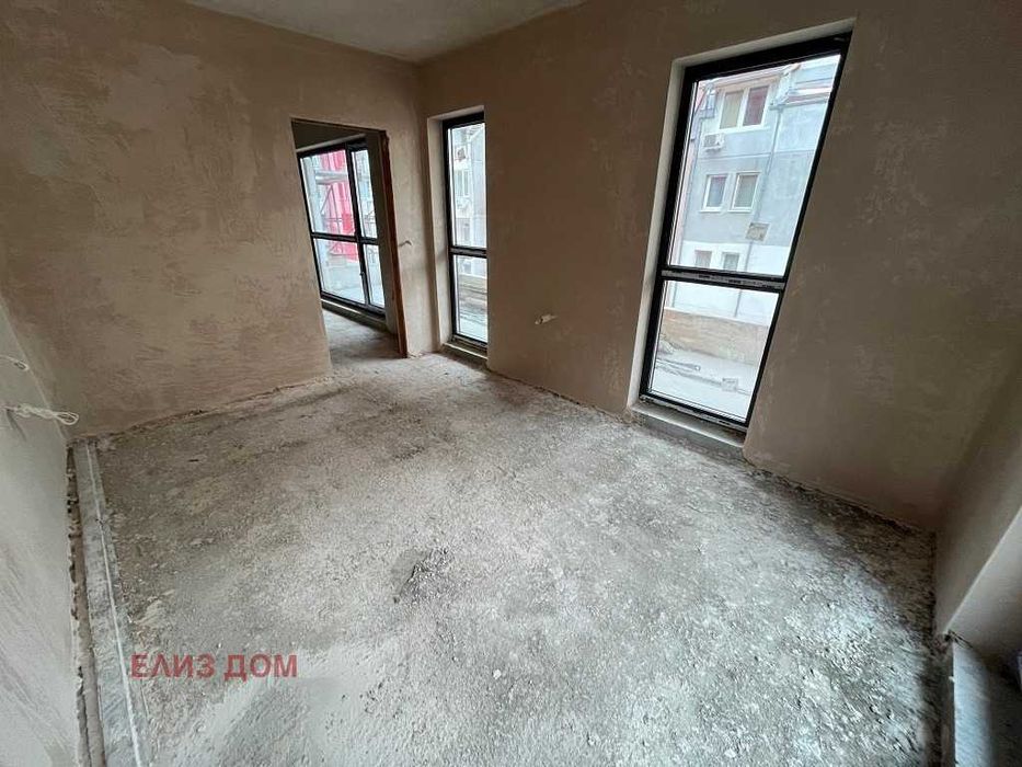 Тристаен апартамент в гр. Варна, р-н Окръжна болница