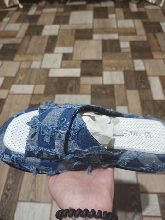 Продам шлепки новые