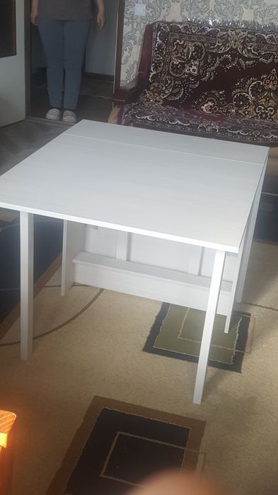 Стол книжка.Трансформер.На четырех ДЕРЕВЯННЫХ НОЖКАХ.Раскладной.