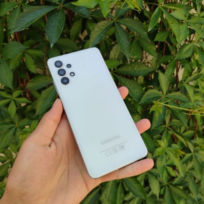 Samsung 32 sotiladi dastavka bor
