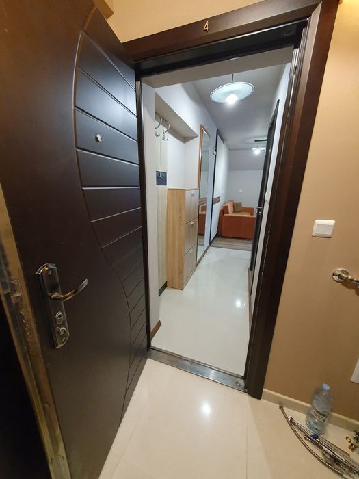 Под наем двустаен в началото на Аспарухово 40 кв. обзаведен влизаш и живееш ТВ. Интернет на пет минути от центъра с автобус място за паркиране