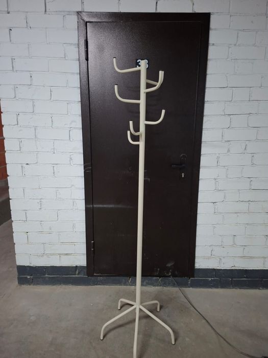 Напольная вешалка для одежды