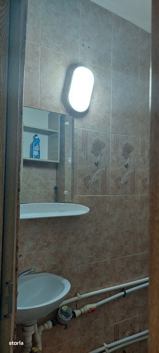 Garsoniera in bloc de apartamente  Podu Ros liceul Emil Racovita