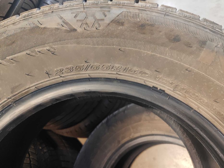 2бр.зимни гуми 235/65/16C Nexen