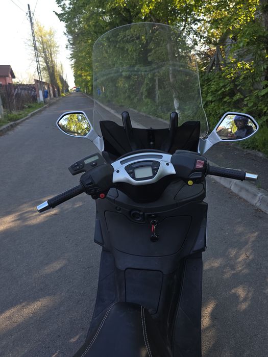 Vând maxiscuter piaggio x9 500
