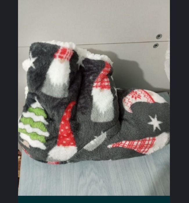 Cizmulițe de casă noi