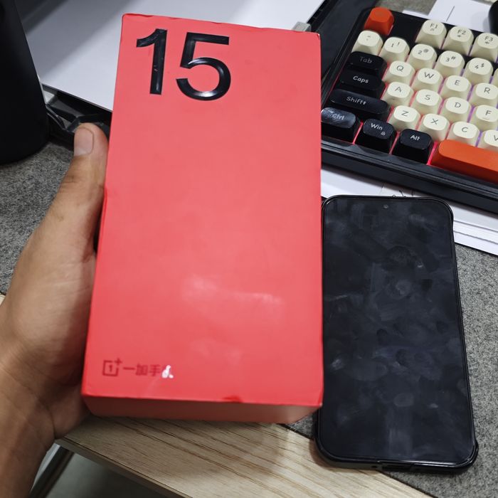 OnePlus 15
Rangi: QORA
Karobka dakument: full
Bataria health: