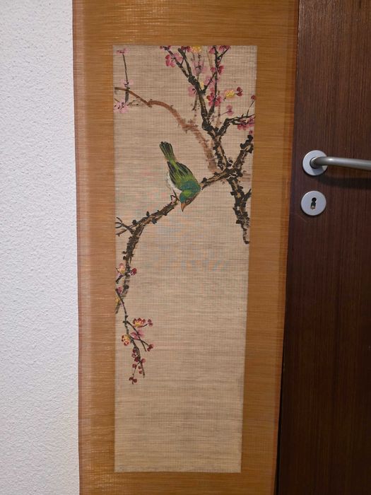 SET 2 PICTURI JAPONEZE PE MĂTASE – Suluri Decorative (Kakejiku) din Bambus