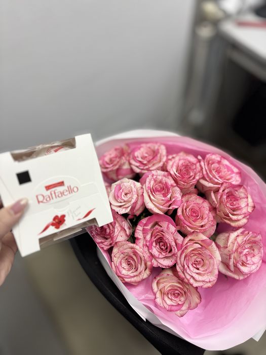 Цветы+ рафаелло (8000 тг)