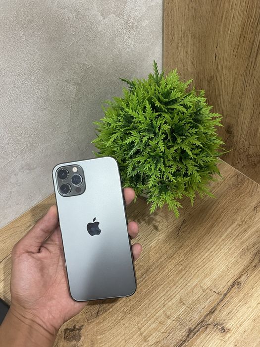 Телефон iPhone 12 Pro