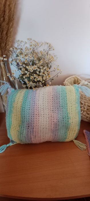 Подушки вязанные