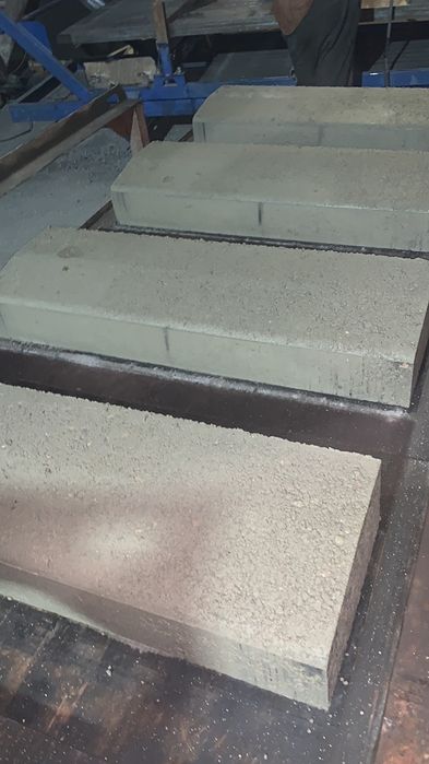 Шлакоблок, бетонит, пескоблок.